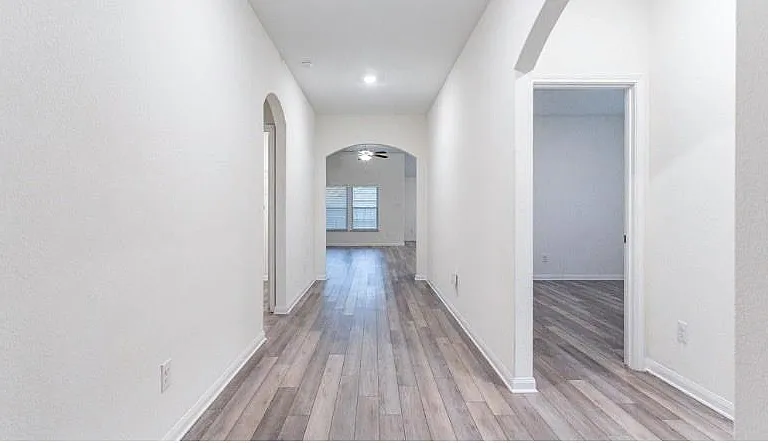 1331 Treeta Trl — Photo 7