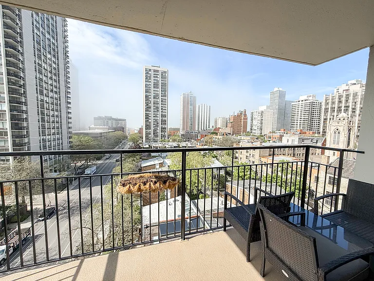 88 W Schiller St #809 — Photo 9