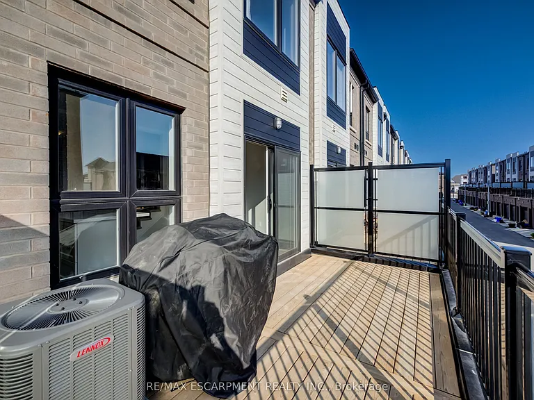 247 Burke St — Photo 33
