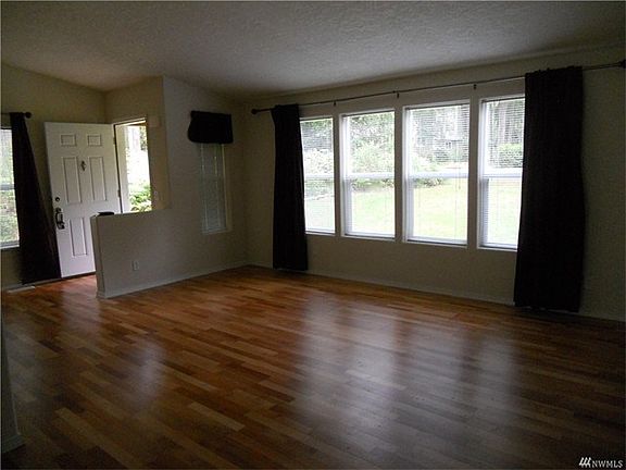 Large family room with a nice entryway.