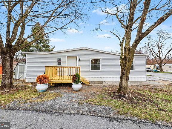 2nd image of 31 Cypress Ln
