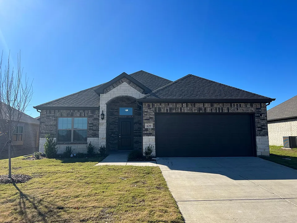 639 Comal Dr