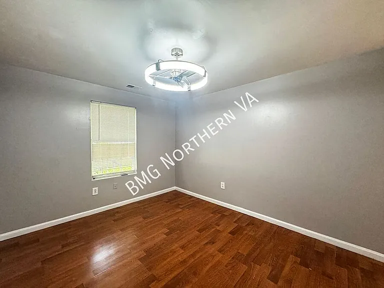 158 Baker St — Photo 28