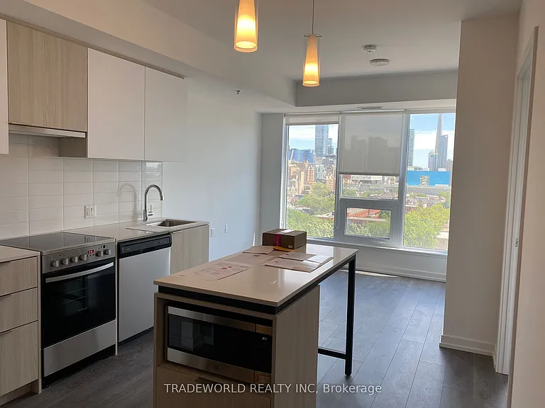 203 College St #901 — Photo 2