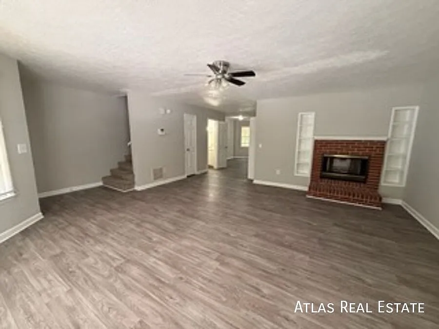 3 Bedroom Townhome near Eastside Schools and Shopping! — Photo 3