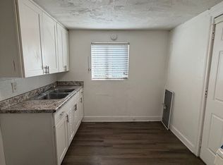 708 N Lacy St APT D, Santa Ana, CA 92701