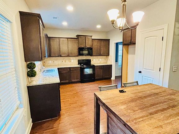 5th image of 815 Ansbeth Way