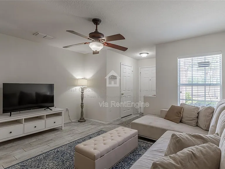 5095 Dominica Dr — Photo 5