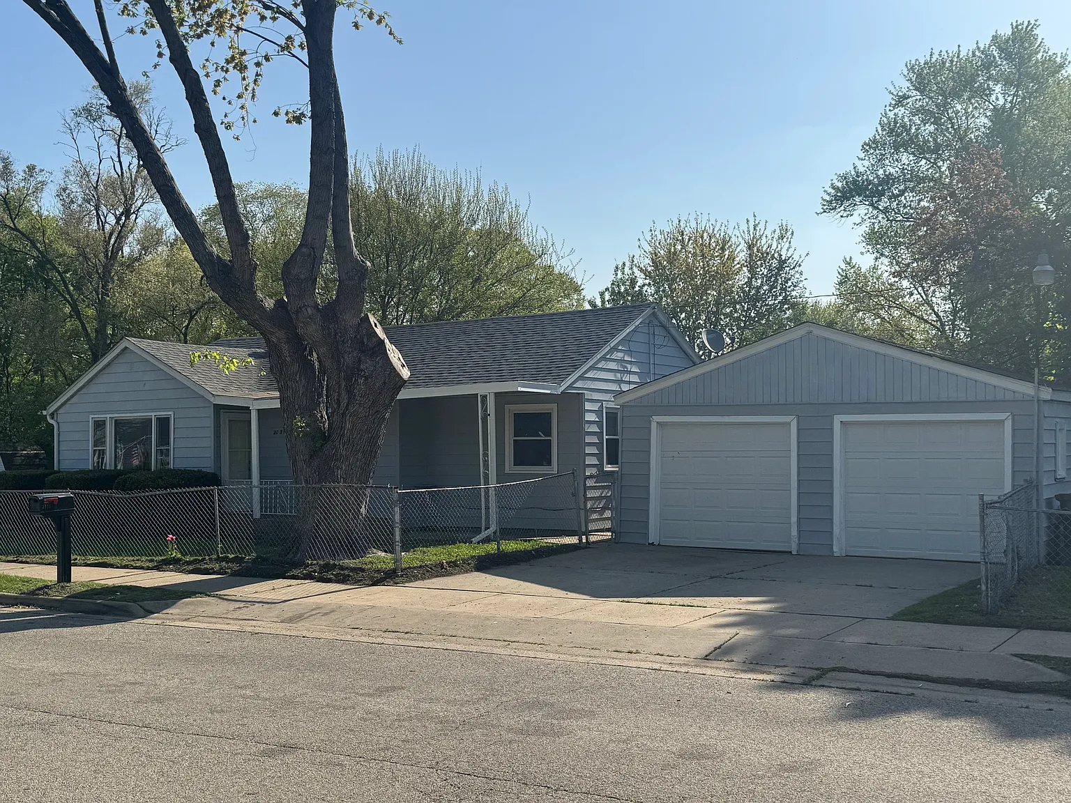 2135 Rockwell St — Photo 2