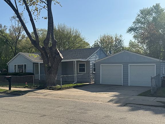 2nd image of 2135 Rockwell St