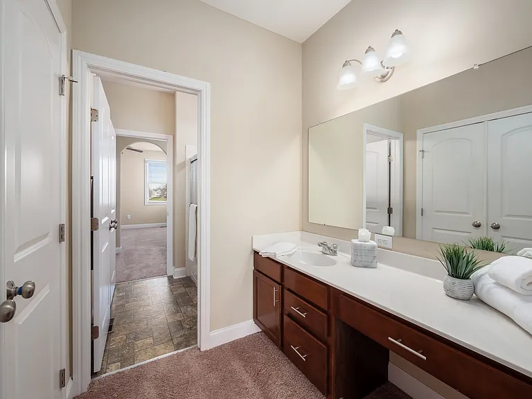 1104 Balmoral Dr #1 — Photo 43