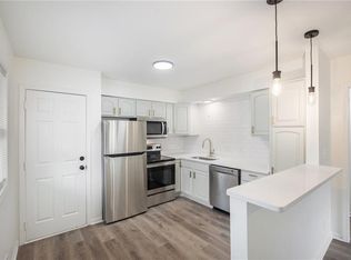 909-911 SW Kingscross Rd, Blue Springs, MO 64014