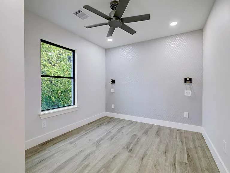 2403 Cleburne St #3 — Photo 30