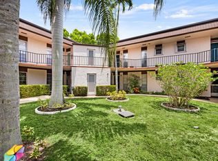 4 Greenway Vlg N UNIT 208, Royal Palm Beach, FL 33411