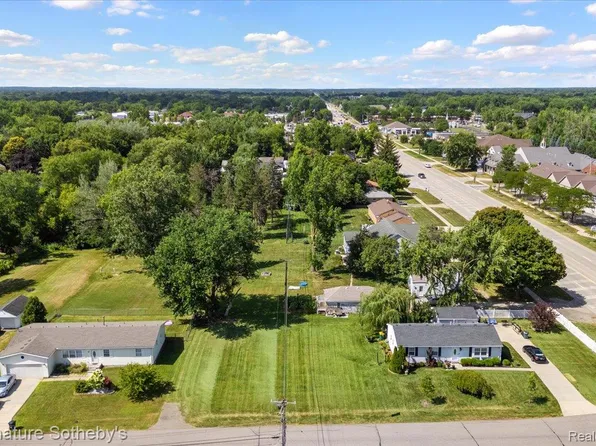 2983 Dashwood Dr, Troy, MI 48083