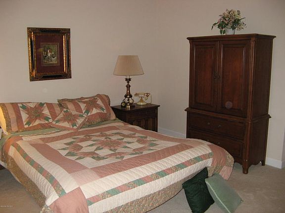 3rd image of 413 Clairmont Dr