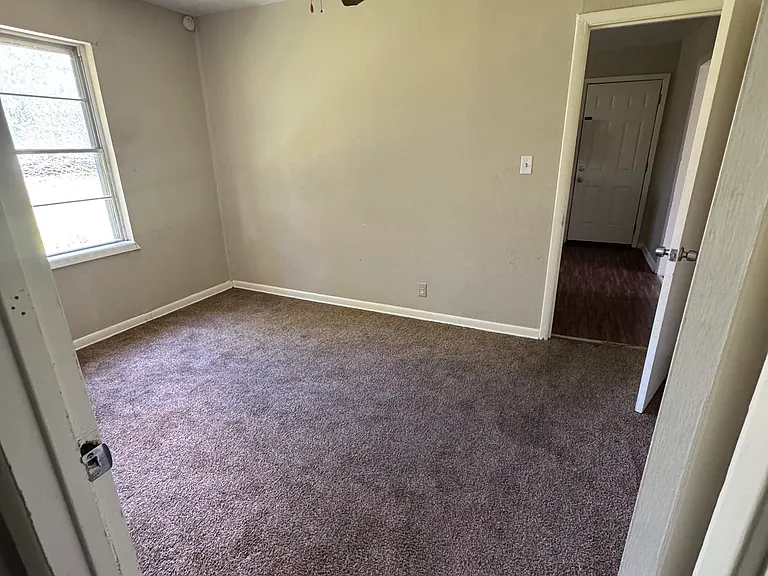 304 Avenue I — Photo 9