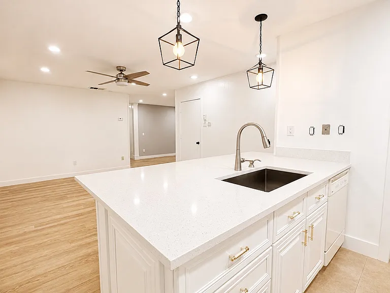 1604 Lorrie Dr — Photo 6