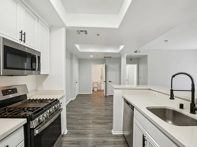 2201-2245 S Beverly Glen Blvd #207 — Photo 2