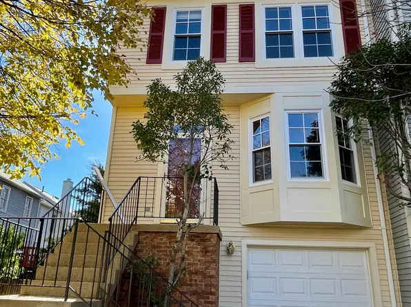 5833 Watermark Cir, Centreville, VA 20120