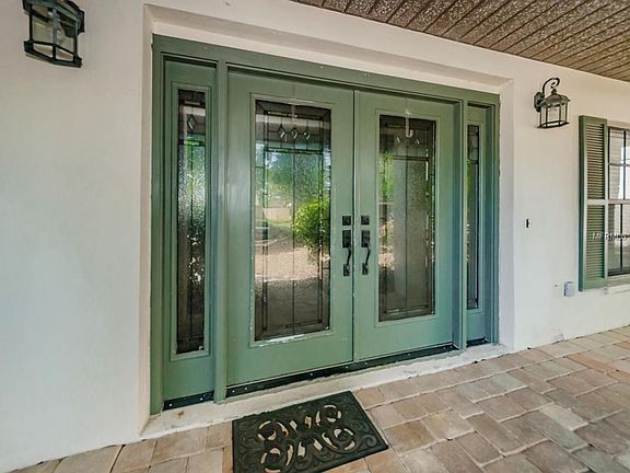 4th image of 297 Arbor Dr E
