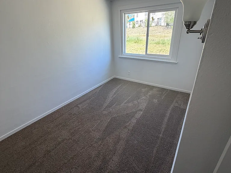 1405 NW Despain Ave — Photo 5