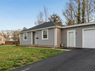 6 Seneca St, Warwick, RI 02886