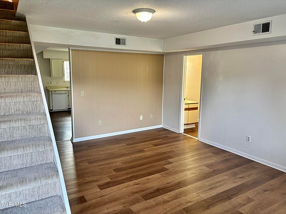 3rd image of 1832 N Main Ave #B1