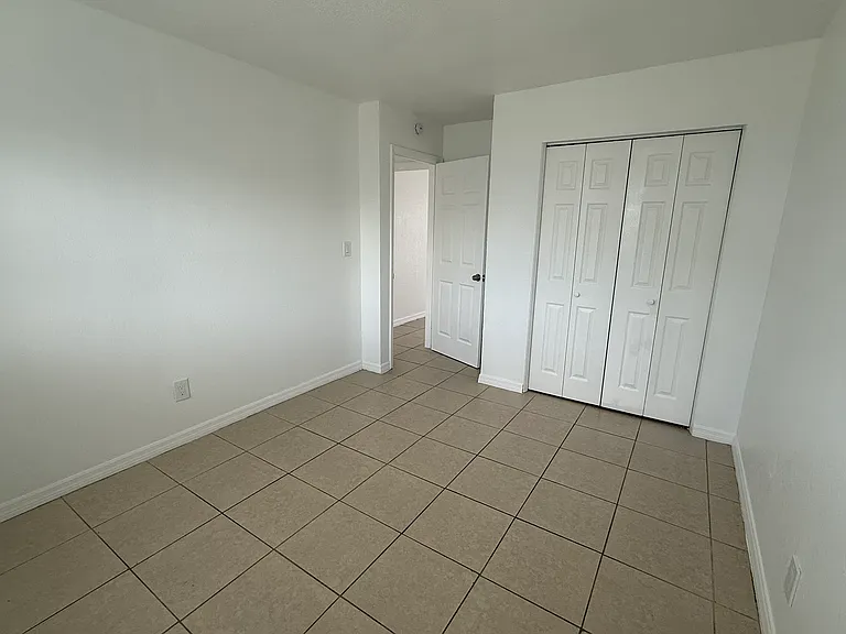 2452 Stella St #101 — Photo 8