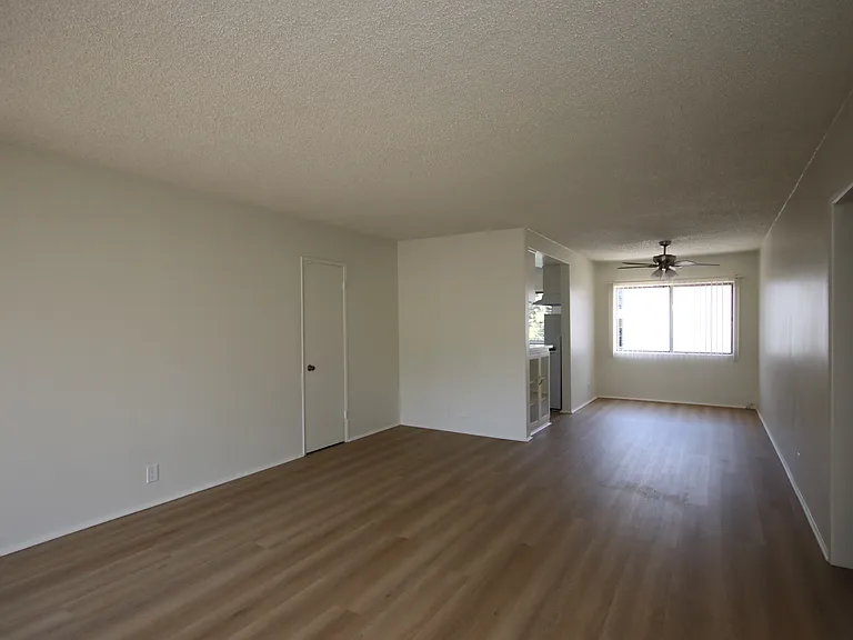 526 W Huntington Dr #J — Photo 4