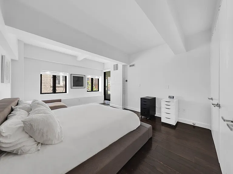 135 W 70th St #4D — Photo 6