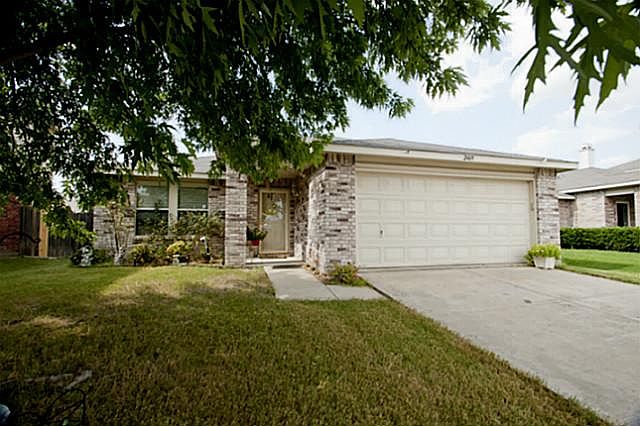 1st image of 2409 Red Oak Dr
