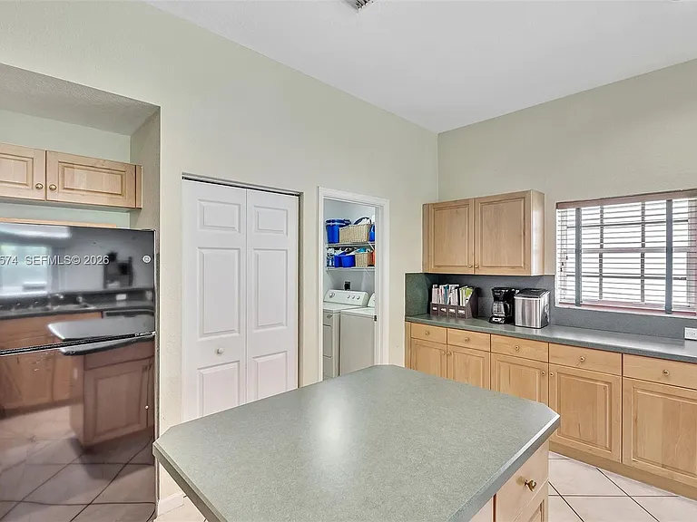 3711 Falcon Ridge Cir — Photo 24