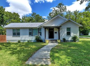 1102 Hackberry St, Taylor, TX 76574