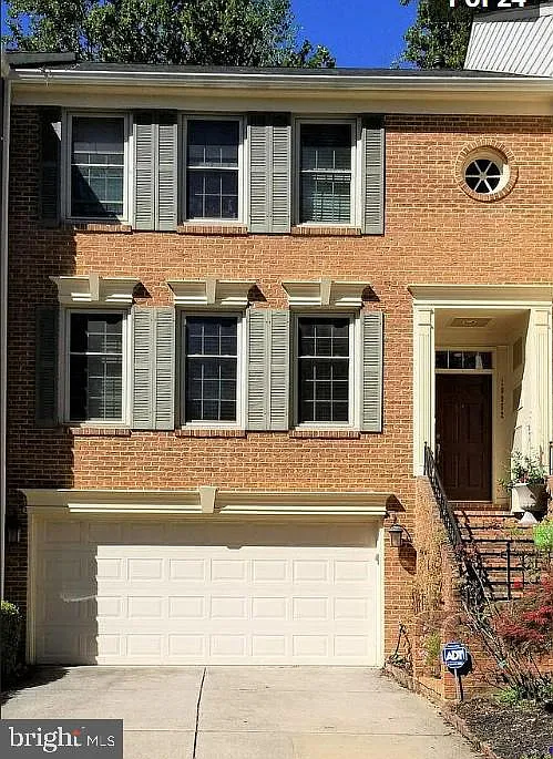 4 bed, 4.0 bath, 2662 sqft, $4,400 — Photo 2