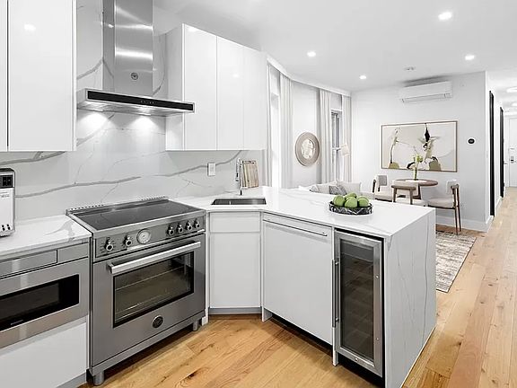 3rd image of 1440 Pacific St #44