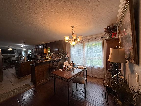 3rd image of 3722 Holly Rd