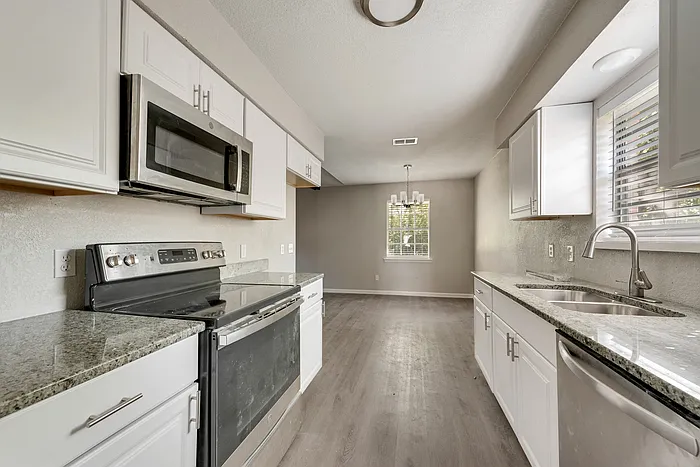 408 Town North Dr — Photo 2