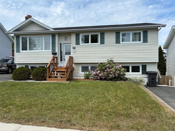 82 Glendale Avenue, Mt. Pearl, NL A1N1H8