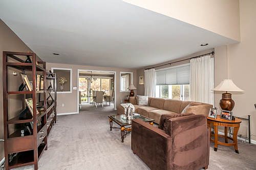 5th image of 5 Woodland Park Dr