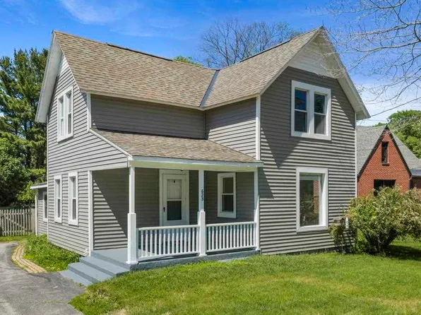 623 Petoskey Ave, Charlevoix, MI 49720