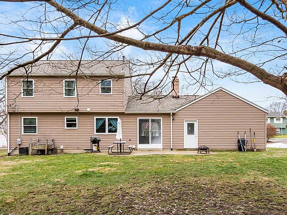 4th image of 79 SE Lakeview Dr