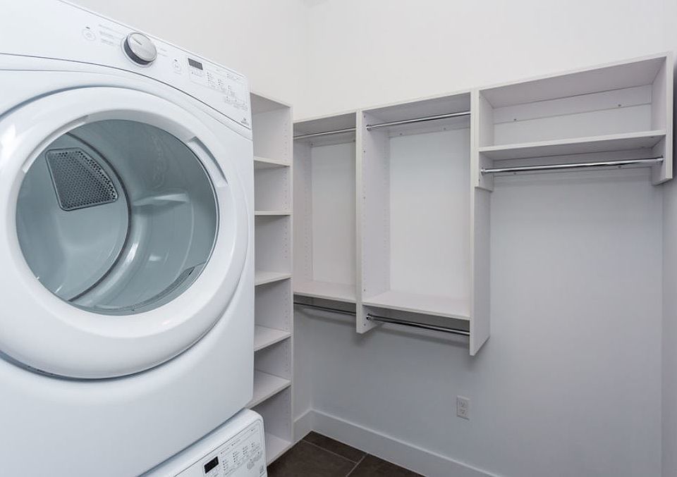 2nd image of 180 NE 29th St APT 628