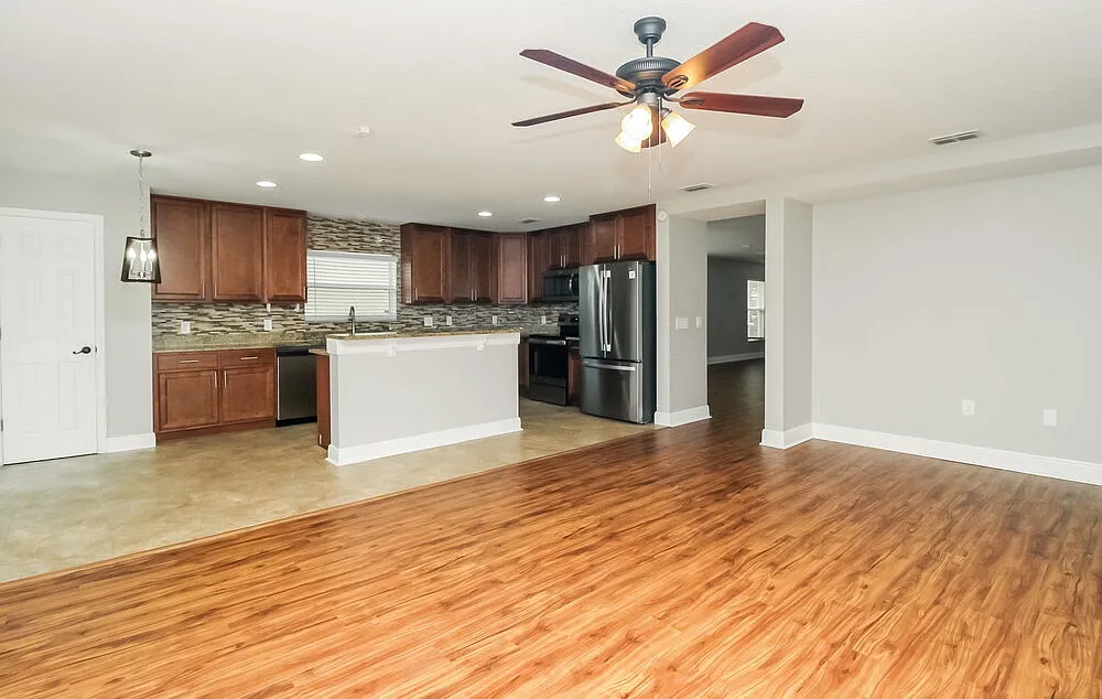 3 bed, 2.0 bath, 2210 sqft, $2,580 — Photo 3