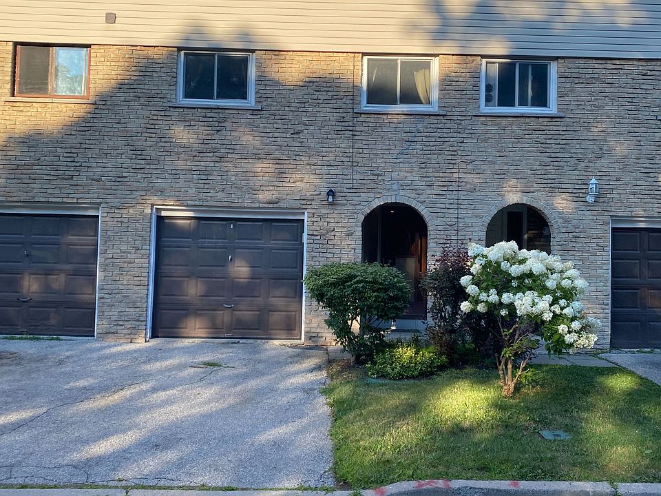 1st image of 21 Rockwood Dr #22