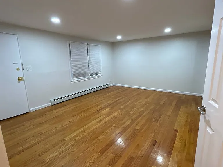 37B Hawthorne Dr #1 — Photo 4