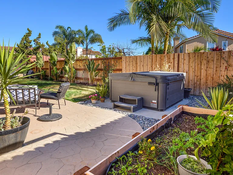 1668 Paseo Maravilla — Photo 33
