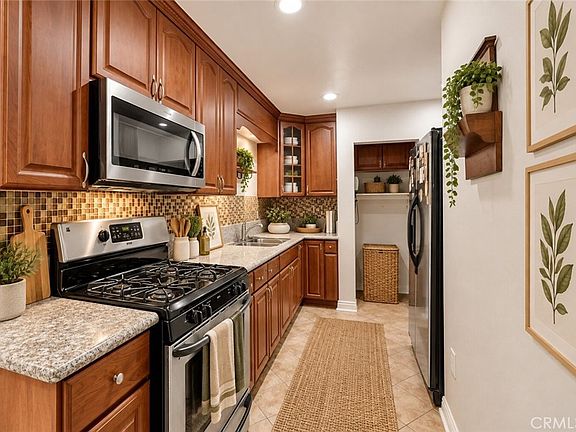 3rd image of 727 W 137th Pl