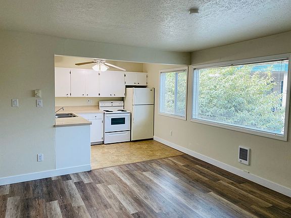 3rd image of 2959 SE Monroe St APT 9