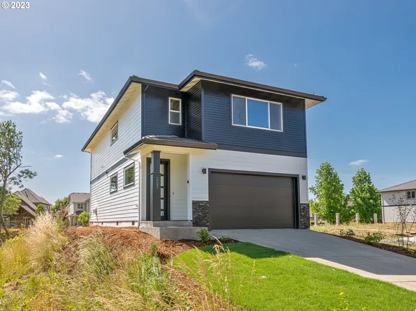 267 Sunday Dr, Anytown, OR 97426